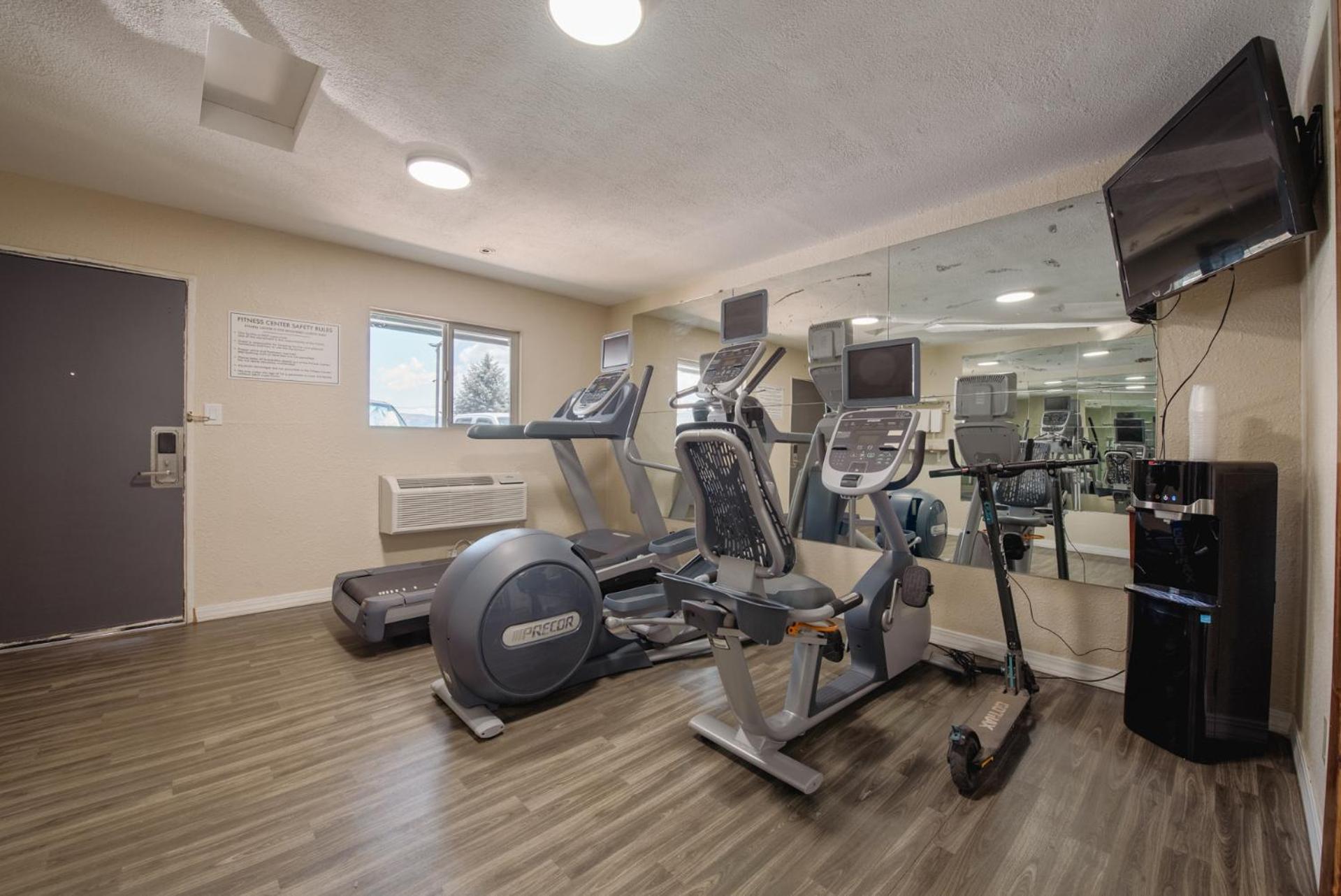 Suburban Studios Near Mesa Verde コーテズ エクステリア 写真